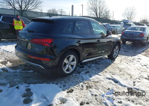 2018 Audi Q5 2.0T Premium/2.0T Tech Premium z USA, uszkodzony, nr VIN WA1ANAFY0J2012089